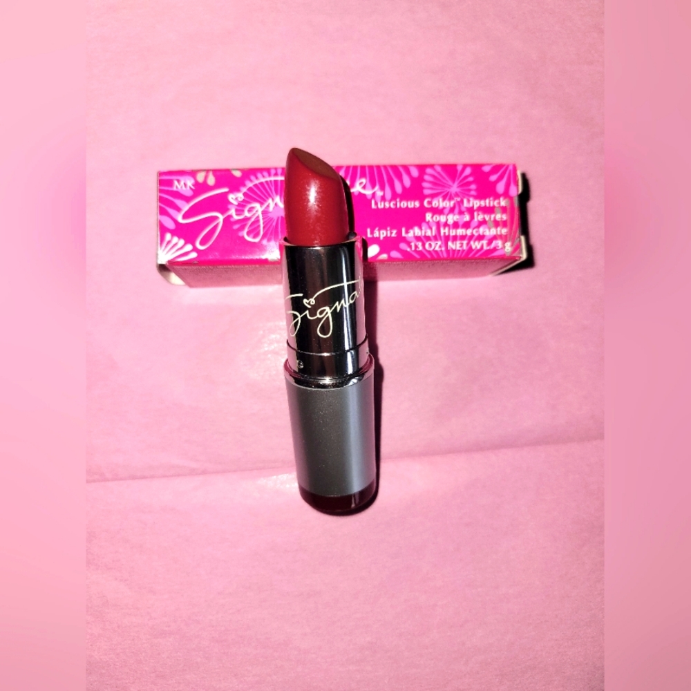 Mary Kay Signature Luscious Color Lipstick-Berry Dawn- NIB.
